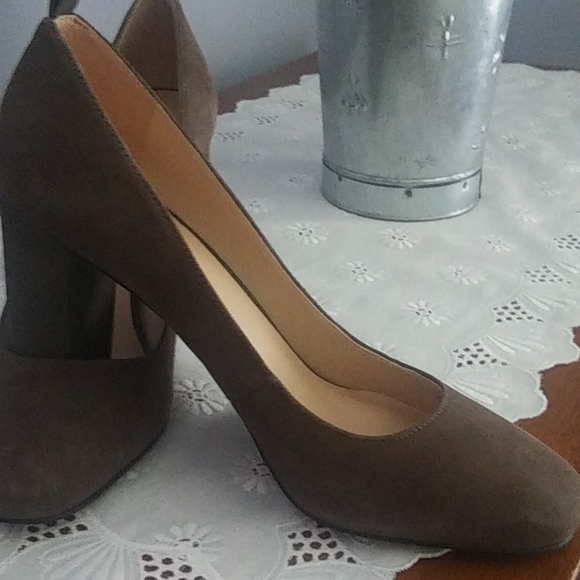 Shoes - Picture 4 of 4